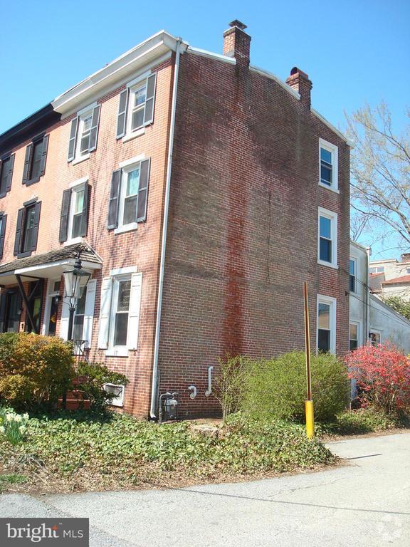 Building Photo - 17 Price St