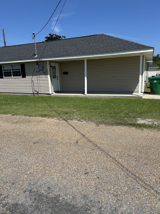 Building Photo - 2533 Huey P Long Ave