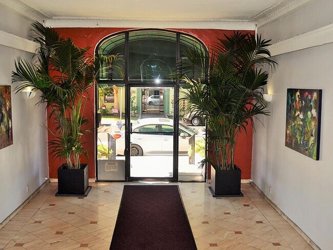 Foto del edificio - 508 S Serrano Ave