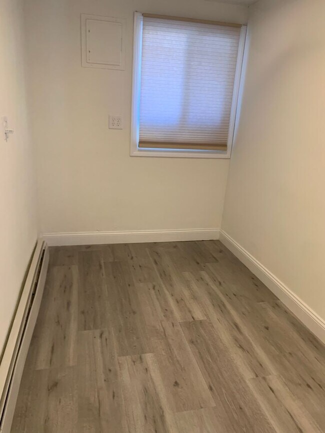 Building Photo - 447 Cambridge St