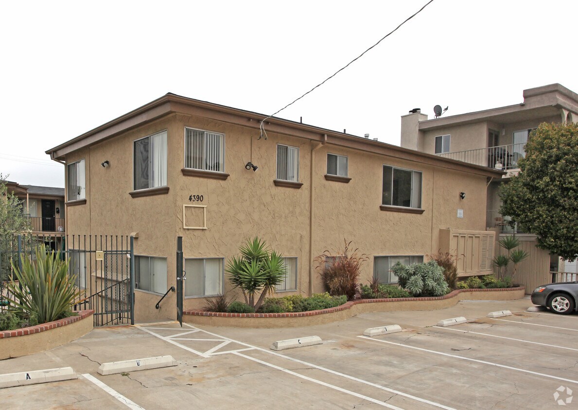 Primary Photo - 4390 Temecula St
