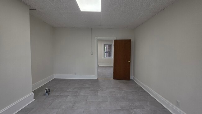 Building Photo - 204 3rd St