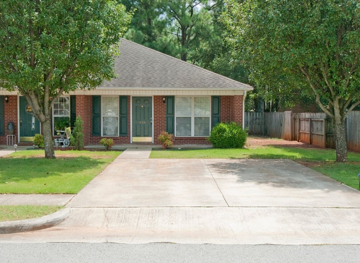 Primary Photo - 136 Railroad Ridge Rd