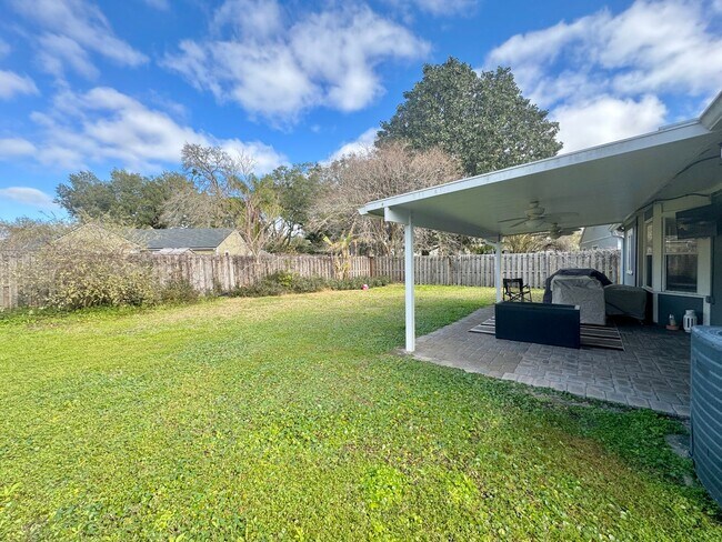 Building Photo - Comfortable and Stylish: Inviting 3-Bedroo...