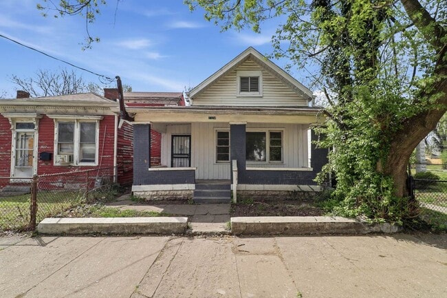 Freshly Renovated 4 Bedroom Home - Freshly Renovated 4 Bedroom Home