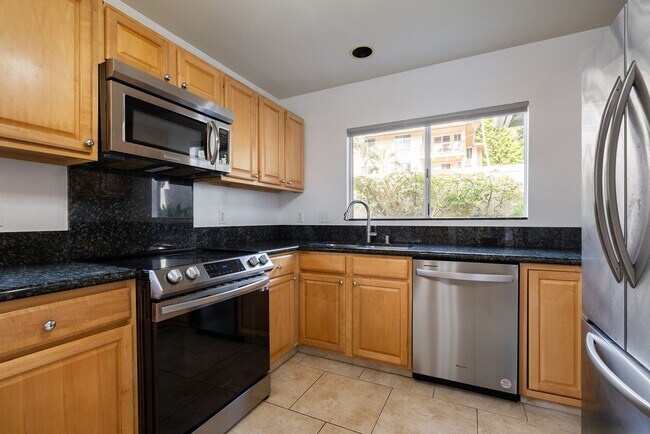 Foto del edificio - Beautiful 3 bedroom 2.5 bath home in lush Launani Valley!