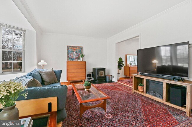 Building Photo - 5012 Gainsborough Dr