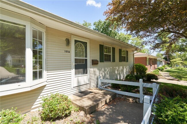 Foto del edificio - 1056 Endicott Dr