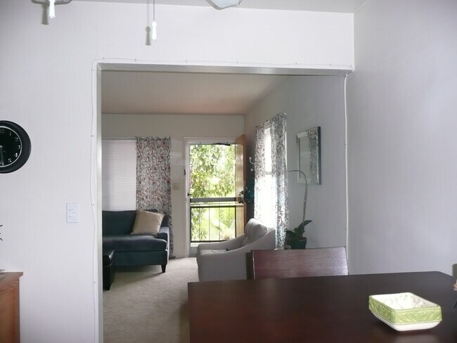 Looking from kitchen to front door - 3538 Georgia St