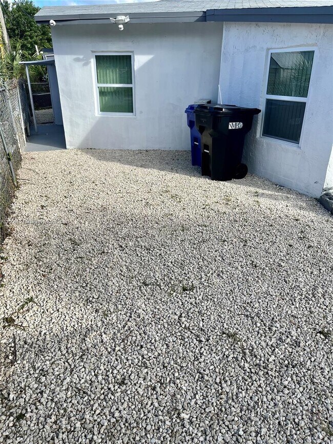 Building Photo - 2201 NE 135th Ln