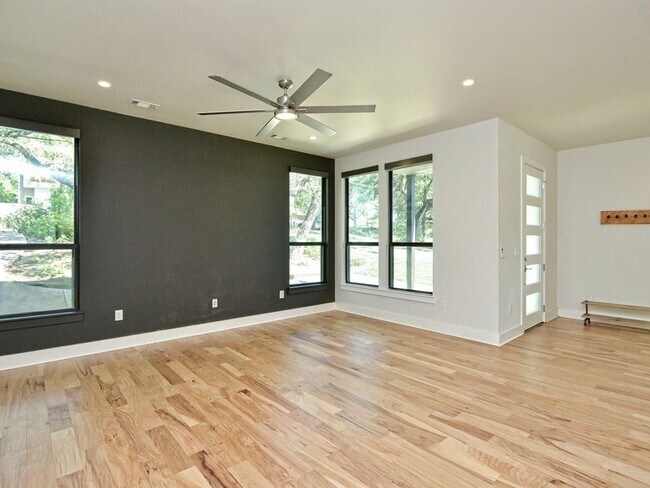 Foto del edificio - 3115 Clawson Rd