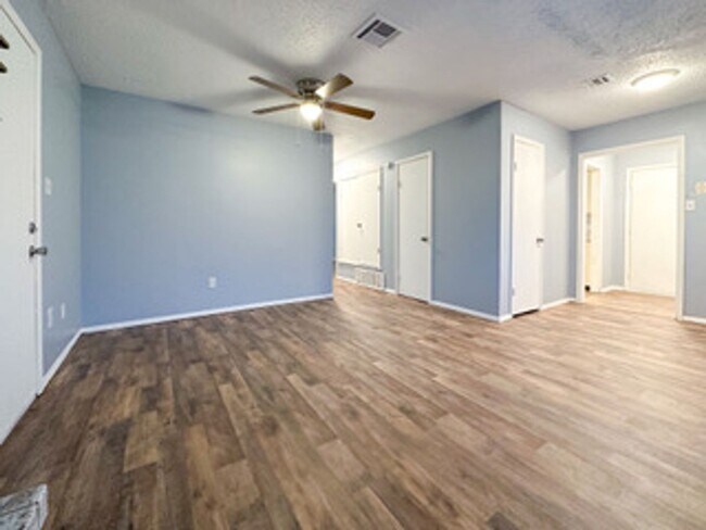 Foto del edificio - 6619 NW Denver Ave