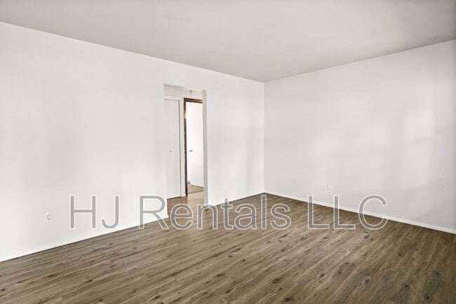 Building Photo - 1738 Bradshaw Dr