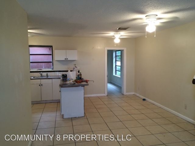Foto del edificio - 4 br, 3 bath House - 1221 NW 31 WAY