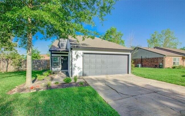 Foto del edificio - 445 E Castle Harbour Dr