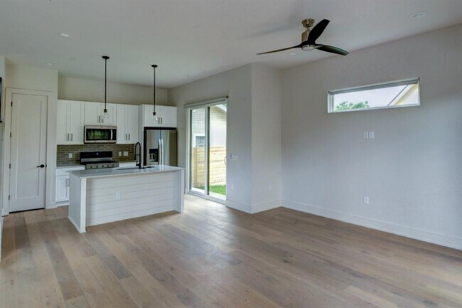 Building Photo - 4424 Hank Ave