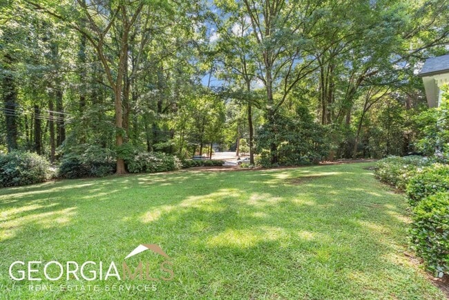 Building Photo - 5680 Lake Forrest Dr NW