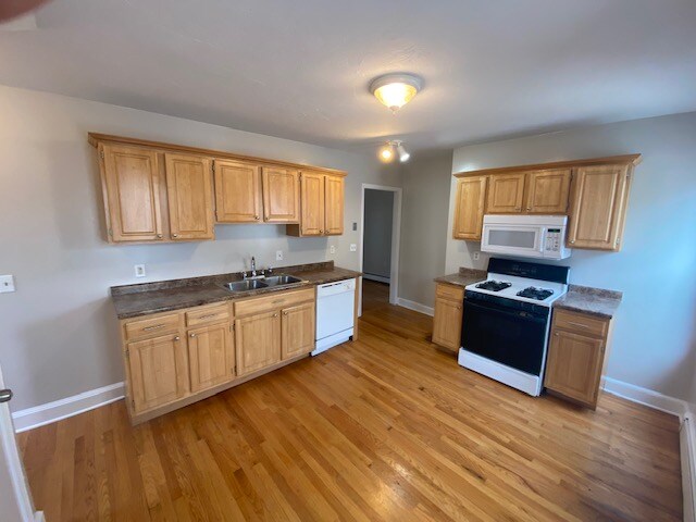 Primary Photo - 782 Morton St