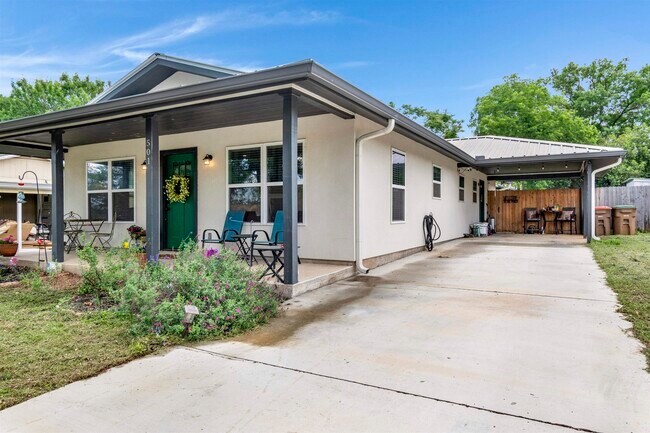 Building Photo - 501 E Ash Dr