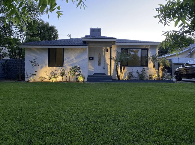 Building Photo - 7907 Satsuma Ave