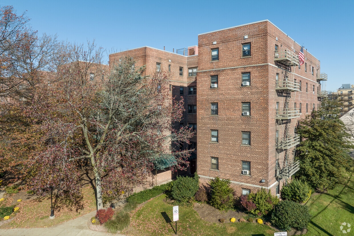 Hudson Terrace Apartments in Fort Lee, NJ