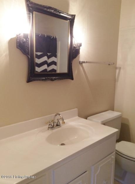 condo master bath - 509 Highwood Dr