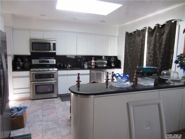 Building Photo - 22 Springs Dr