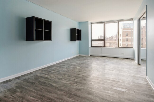 Building Photo - 3930 N Pine Grove Ave