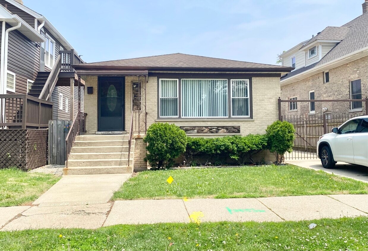 Primary Photo - 2725 N Oak Park Ave