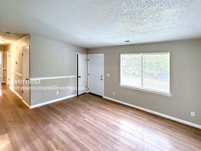 Foto del edificio - 1004 Cherry Brook Cir