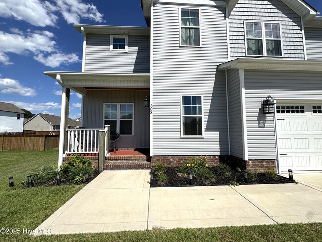 Building Photo - 303 S River Ct