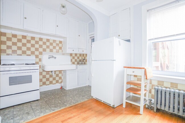 Building Photo - 4626 N Wolcott Ave