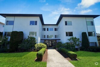 Building Photo - The Seacrest Apartments