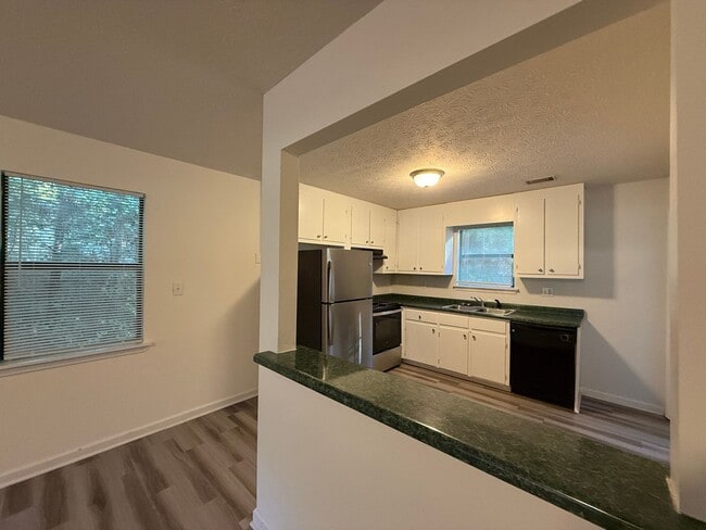 Building Photo - 1030/1032 Nash Ct