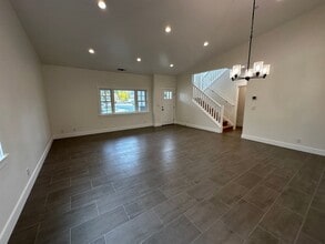 Building Photo - 795 Pivot Pl