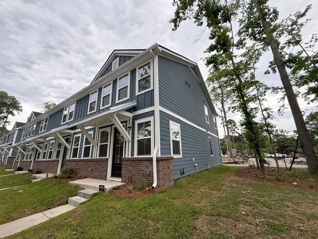 Building Photo - 467 Martins Creek Blvd