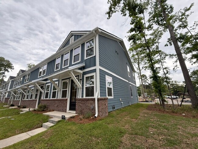 Foto del edificio - 467 Martins Creek Blvd