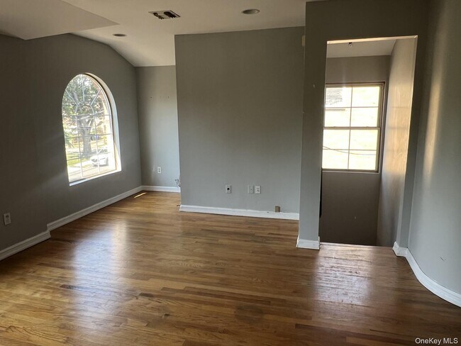 Foto del edificio - 61-31 136th St