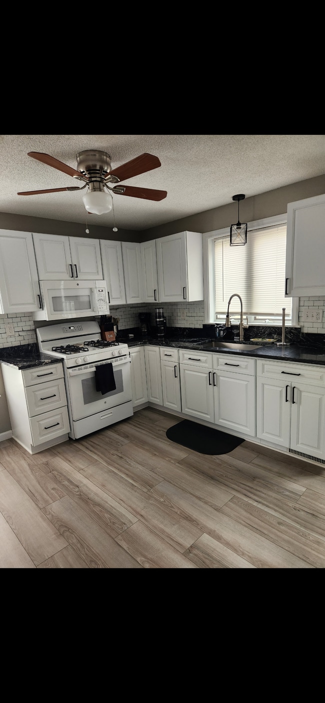 Building Photo - 3 Hamar Dr