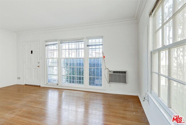 Building Photo - 142 N Hamilton Dr