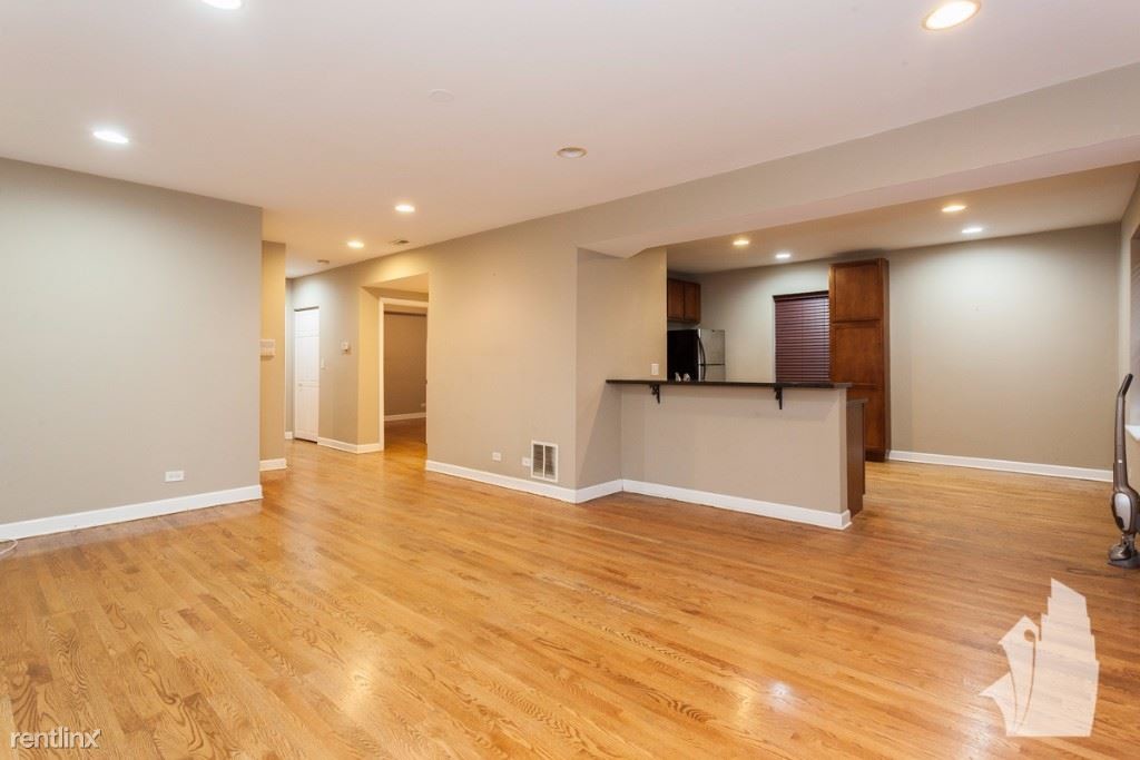 Primary Photo - 2618 W Rosemont Ave