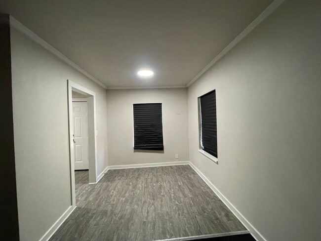 Building Photo - Highland Charmer! Come see Today!