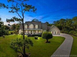 Building Photo - 405 SE Salerno Rd