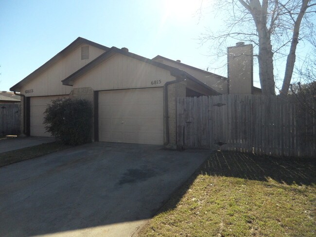 Building Photo - 6815 S Creek Dr