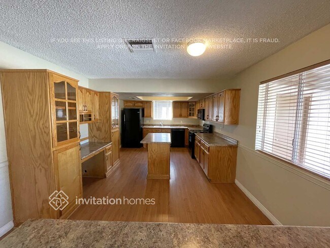 Foto del edificio - 626 E Via Elena St