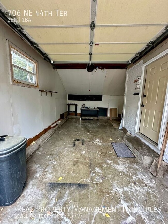 Building Photo - Recently Renovated 2 Bedroom, 1 Bathroom H...