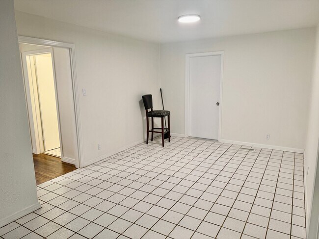 Building Photo - 303 Langston St