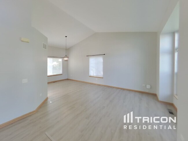 Foto del edificio - 50 Raven Dr