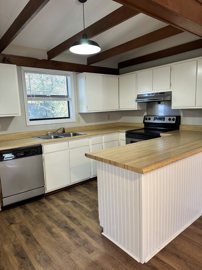 Building Photo - 138 Village Ct