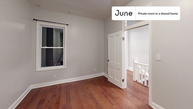 Foto del edificio - Private bedroom in 3 bed/1.5 bath Home